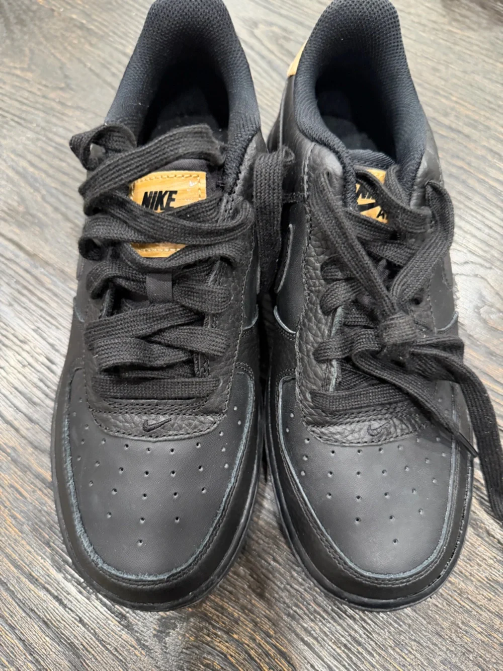 Nike Air Force 1 LV8 AF1 Black/Gum Leather Sneaker Size 6.5Y